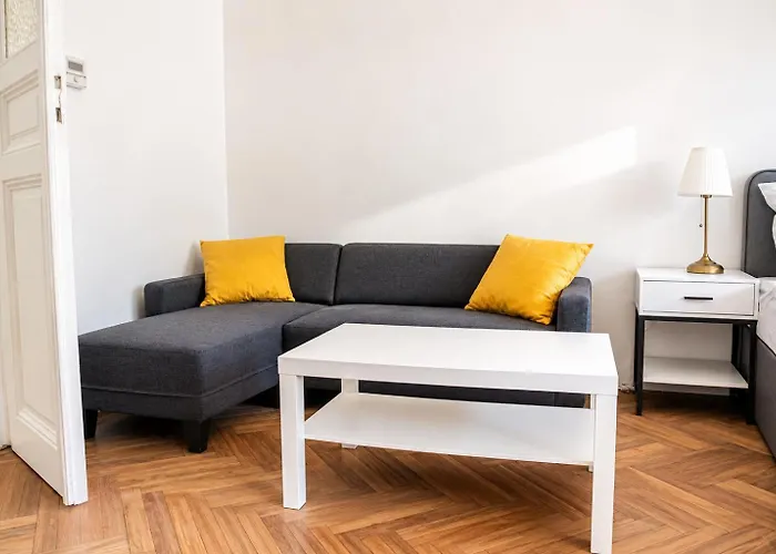 Joyful 4br @ Superb Location Near Akh Hospital شقة فيينا