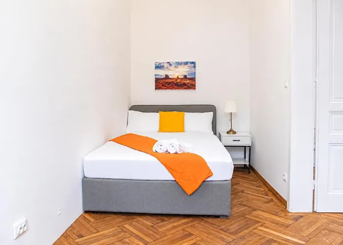 Joyful 4br @ Superb Location Near Akh Hospital فيينا