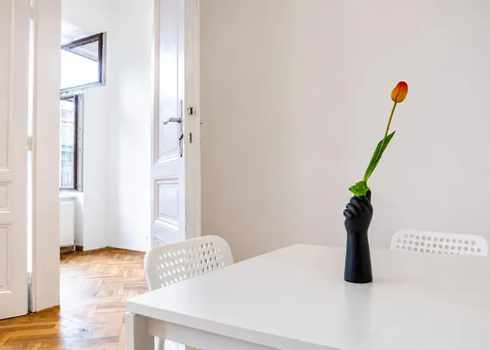 Joyful 4br @ Superb Location Near Akh Hospital * فيينا