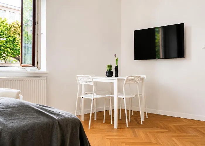 Joyful 4br @ Superb Location Near Akh Hospital شقة *