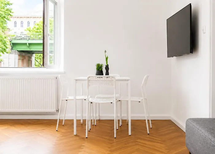 Joyful 4br @ Superb Location Near Akh Hospital *