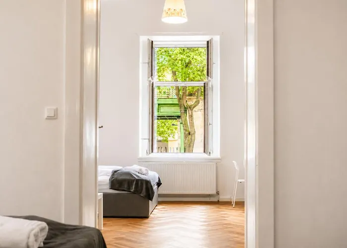 Joyful 4br @ Superb Location Near Akh Hospital فيينا