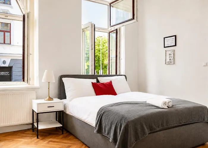Joyful 4br @ Superb Location Near Akh Hospital