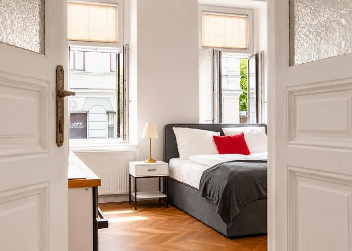 Joyful 4br @ Superb Location Near Akh Hospital شقة فيينا
