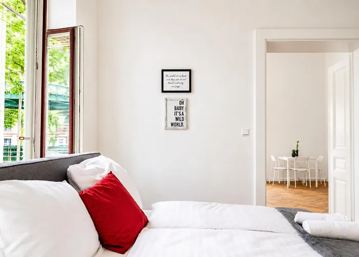 Joyful 4br @ Superb Location Near Akh Hospital * فيينا