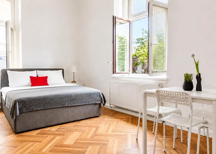 شقة Joyful 4br @ Superb Location Near Akh Hospital *