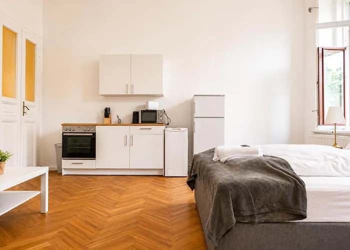 Joyful 4br @ Superb Location Near Akh Hospital فيينا