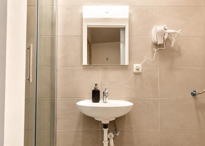 Joyful 4br @ Superb Location Near Akh Hospital شقة