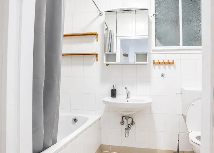 Joyful 4br @ Superb Location Near Akh Hospital شقة *