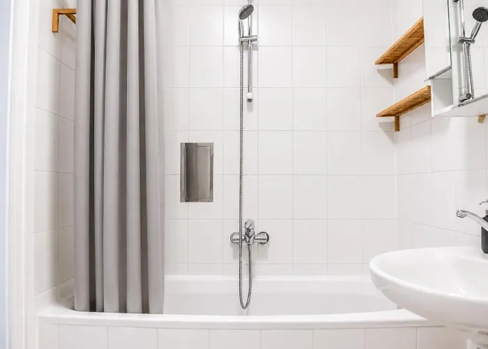 Joyful 4br @ Superb Location Near Akh Hospital شقة فيينا